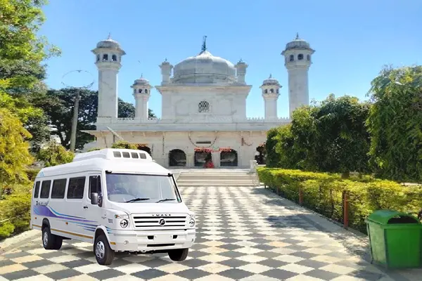 Tempo Traveller in Dehradun